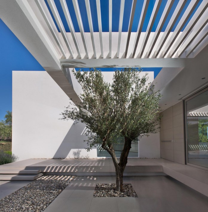 Mediterranean-Modern-House-in-Zakynthos-by-Katerina-Valsamaki-Architects-17