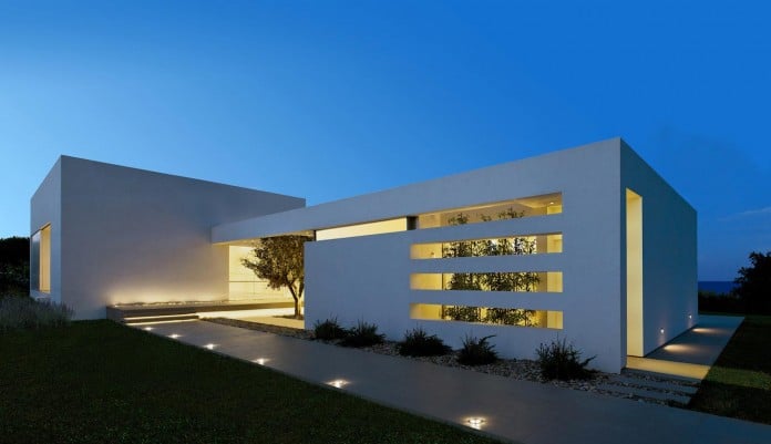Mediterranean-Modern-House-in-Zakynthos-by-Katerina-Valsamaki-Architects-18