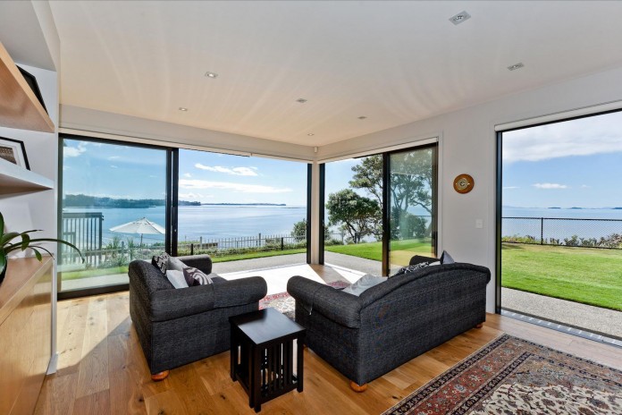 Modern-Sea-View-Rothesay-Bay-Home-by-Creative-Arch-10
