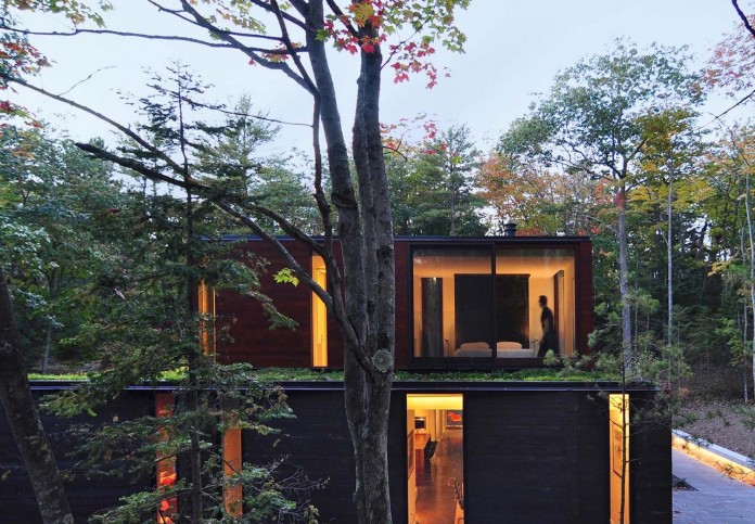 Small-Pleated-House-in-the-forrest-by-Johnsen-Schmaling-Architects-09