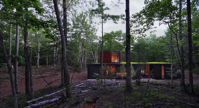 Small-Pleated-House-in-the-forrest-by-Johnsen-Schmaling-Architects-11
