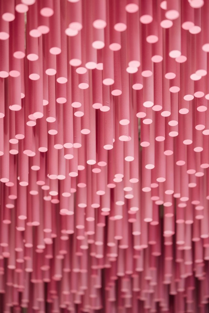 bakery-madrid-stunning-12000-pink-painted-wooden-sticks-ceiling-ideo-arquitectura-12