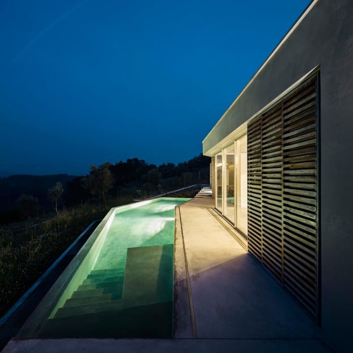 hill-home-in-gateira-near-vineyards-pines-olive-trees-camarim-arquitectos-25