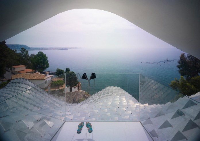 house-on-the-cliff-gilbartolome-architects-10