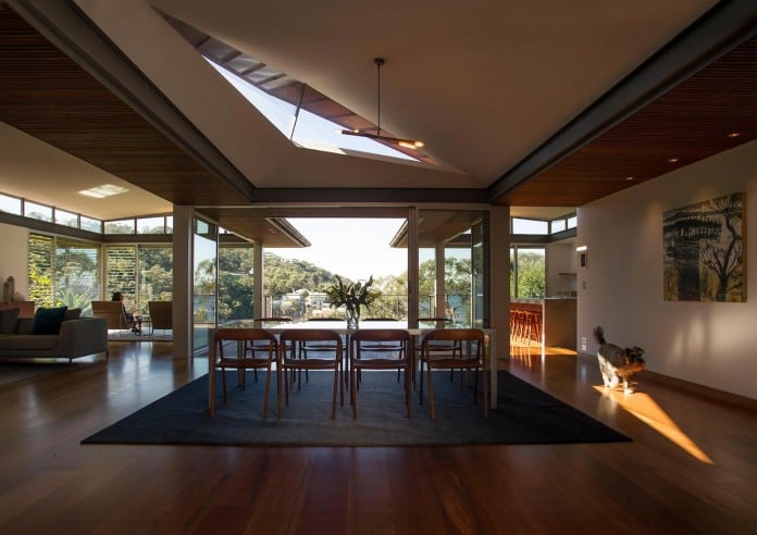 jodies-house-set-dramatic-steeply-sloping-site-views-beach-casey-brown-architects-10