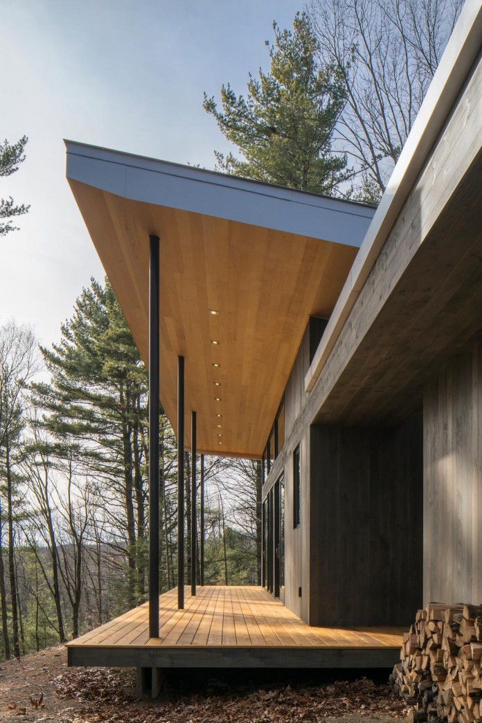lantern-ridge-house-perched-top-wooded-knoll-hudson-valley-studio-mm-architect-04