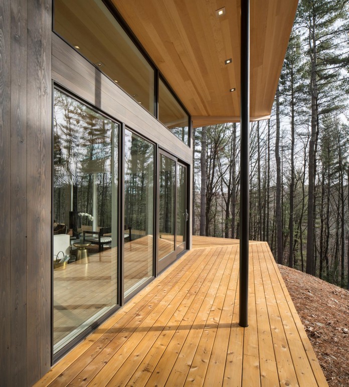 lantern-ridge-house-perched-top-wooded-knoll-hudson-valley-studio-mm-architect-05