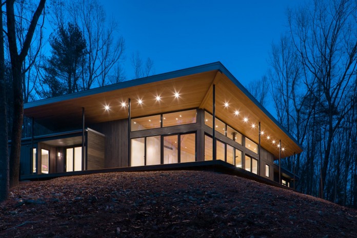 lantern-ridge-house-perched-top-wooded-knoll-hudson-valley-studio-mm-architect-15