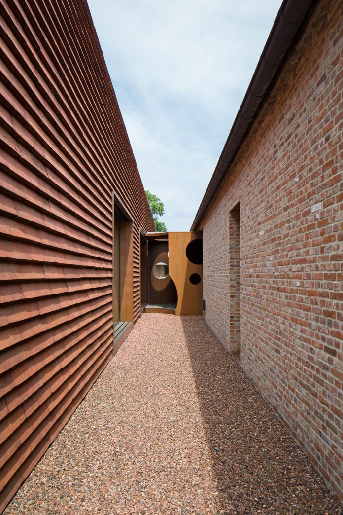 pascal-francois-architects-design-minimalist-barn-type-olmen-home-balen-belgium-07