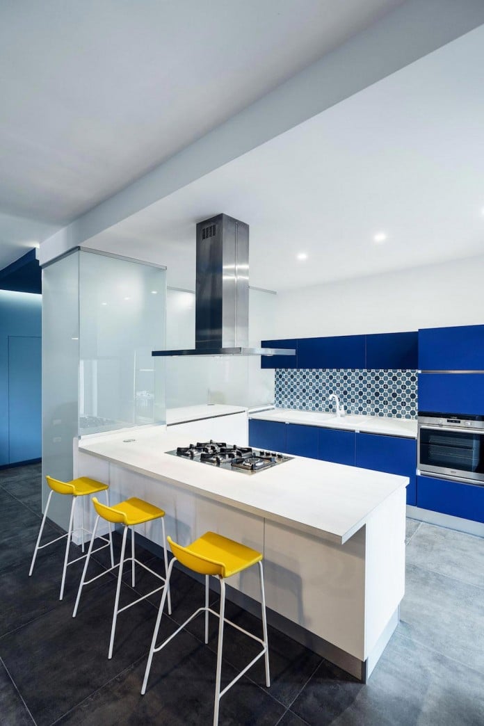 prismatic-blue-apartment-rome-italy-brain-factory-architecture-design-05