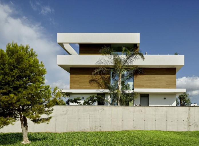 Designer-Villa-Close-to-the-Sea-01