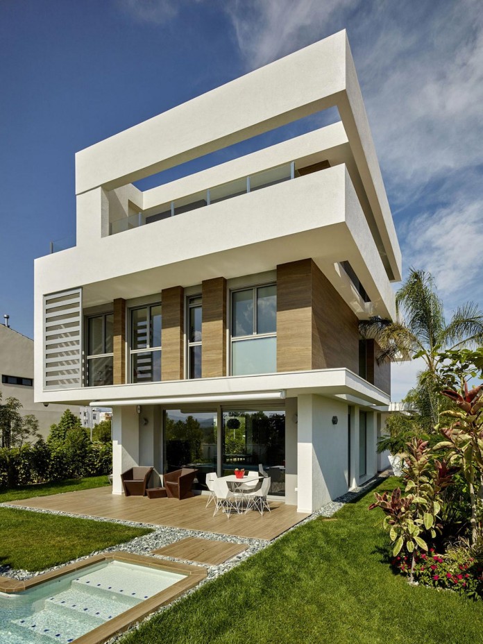 Designer-Villa-Close-to-the-Sea-05