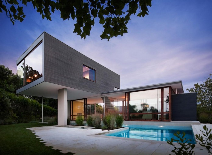 Steven-Harris-Architects-design-the-modern-The-Surfside-Residence-in-East-Hampton-01