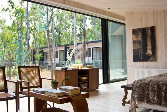 alfredo-comandari-design-aguas-claras-house-located-midst-eucalyptus-forestp-13