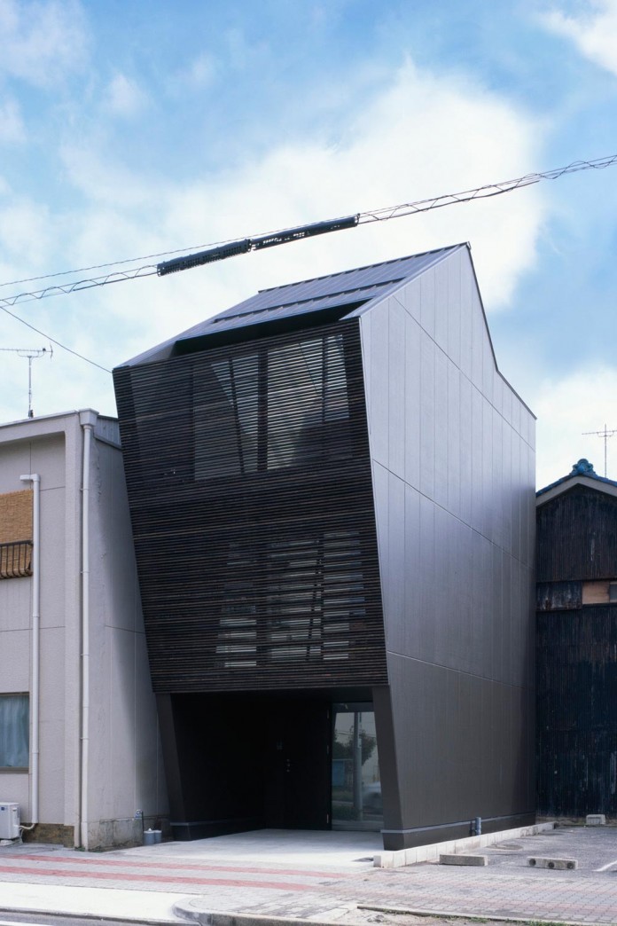 apollo-architects-design-nest-small-steel-frame-structure-three-level-house-01