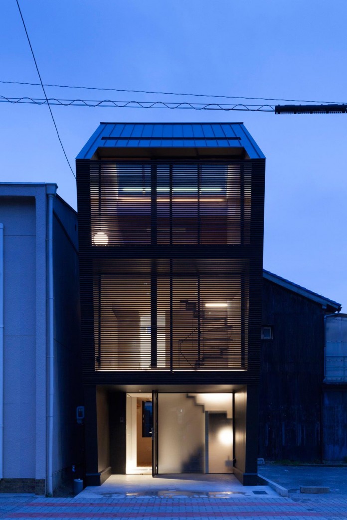 apollo-architects-design-nest-small-steel-frame-structure-three-level-house-02