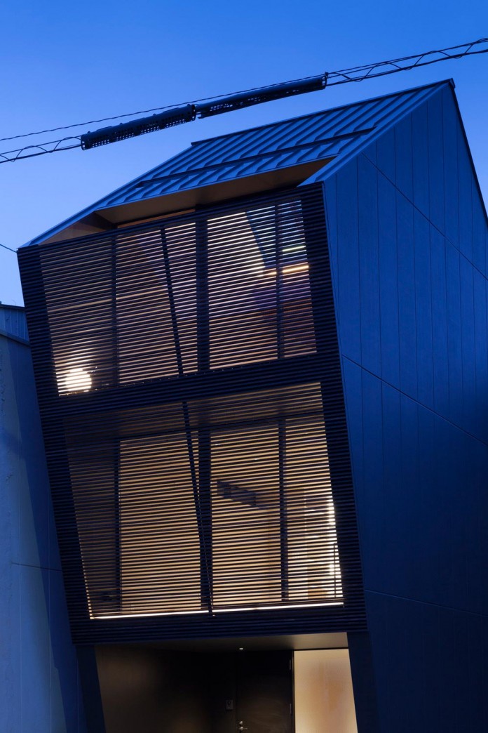 apollo-architects-design-nest-small-steel-frame-structure-three-level-house-03