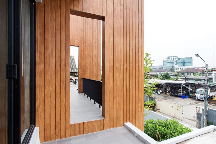 archimontage-design-fields-sophisticated-design-sanambinnam-wooden-villa-suburbs-bangkok-05