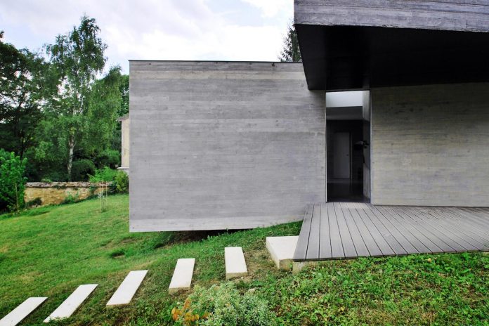 concrete-contemporary-villa-creteil-designed-skp-architecture-03