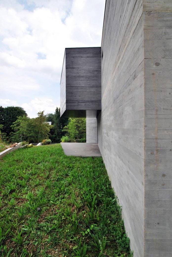 concrete-contemporary-villa-creteil-designed-skp-architecture-04
