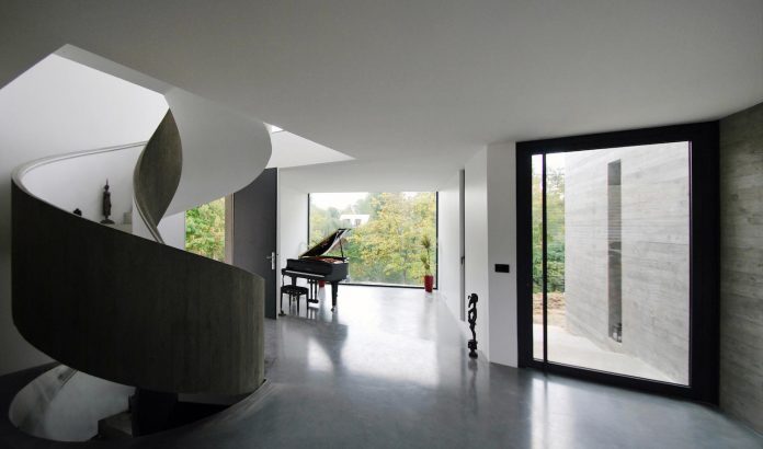 concrete-contemporary-villa-creteil-designed-skp-architecture-06