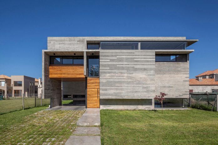 contemporary-berazategui-house-designed-besonias-almeida-arquitectos-01