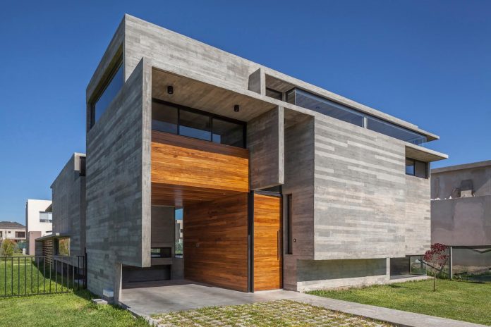 contemporary-berazategui-house-designed-besonias-almeida-arquitectos-04