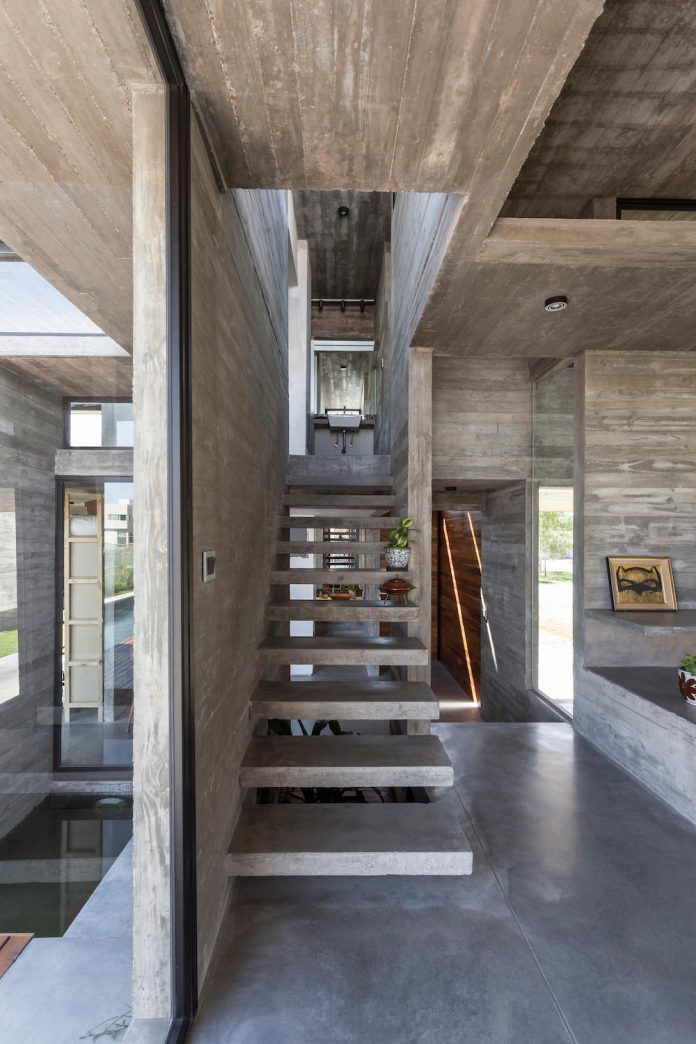 contemporary-berazategui-house-designed-besonias-almeida-arquitectos-11