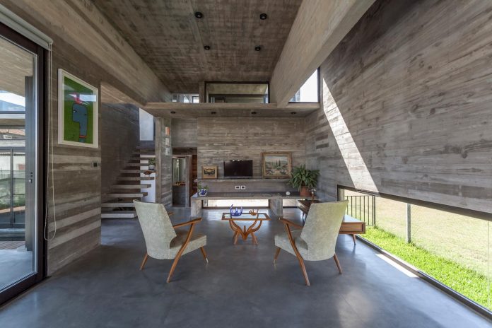 contemporary-berazategui-house-designed-besonias-almeida-arquitectos-12