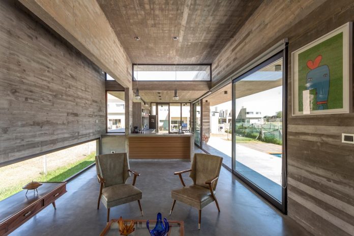 contemporary-berazategui-house-designed-besonias-almeida-arquitectos-13