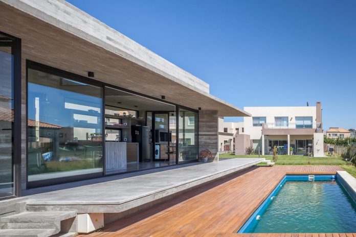 contemporary-berazategui-house-designed-besonias-almeida-arquitectos-14