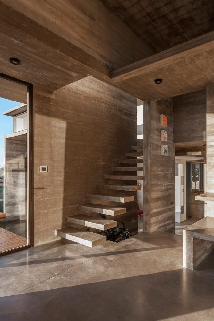 contemporary-berazategui-house-designed-besonias-almeida-arquitectos-22