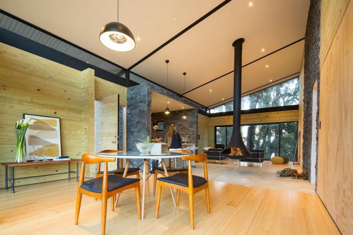 efc-contemporary-cabin-small-forest-oak-trees-designed-void-13