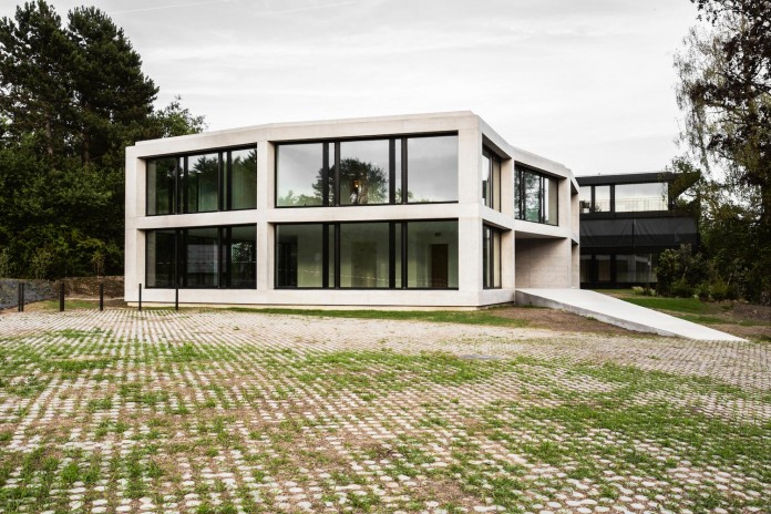 fhv-architectes-design-st-sulpice-ii-villa-made-concrete-glass-metal-05