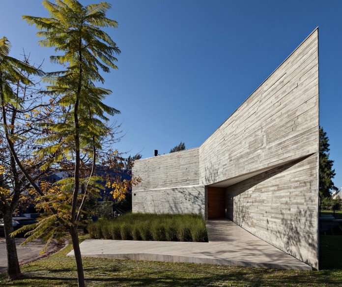 minimalist-concrete-l-house-alric-galindez-arquitectos-02