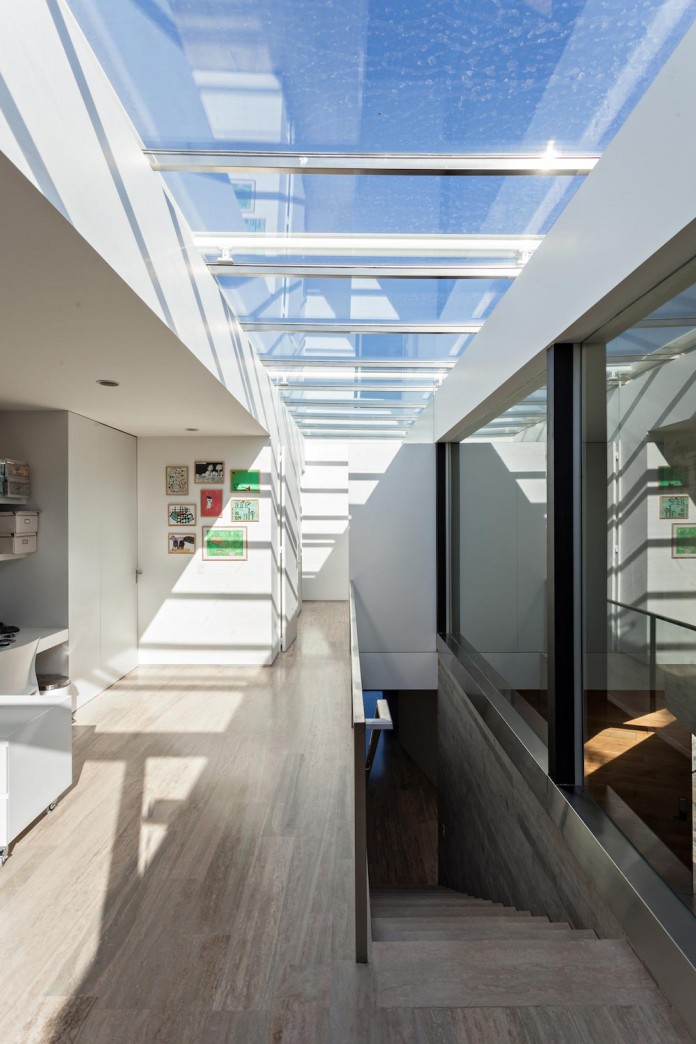 minimalist-concrete-l-house-alric-galindez-arquitectos-04
