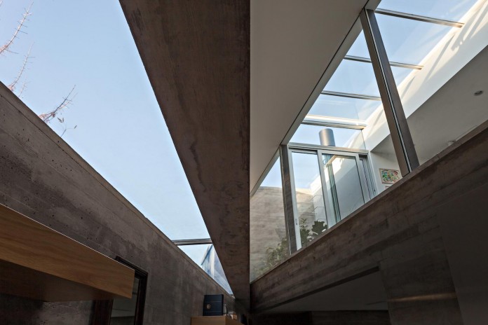 minimalist-concrete-l-house-alric-galindez-arquitectos-05