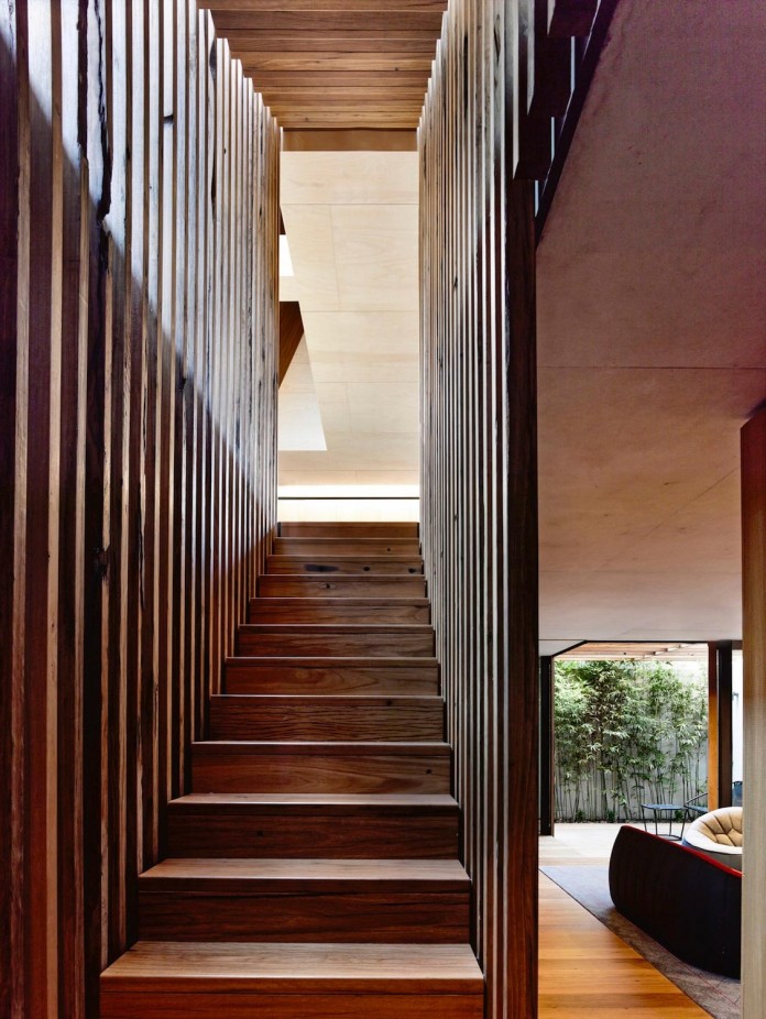 schulberg-demkiw-architects-design-beach-ave-villa-warm-contrast-established-concrete-hoop-pine-tallowwood-14