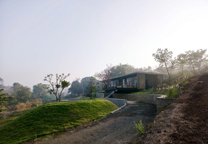architecture-brio-design-riparian-house-surrounded-nature-near-mumbai-02