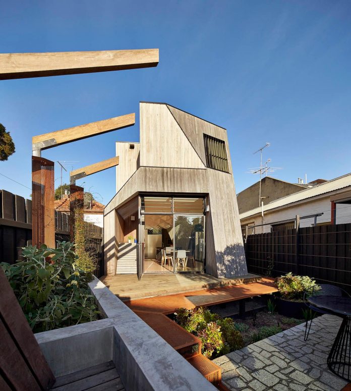 bower-contemporary-house-situated-carlton-north-melbourne-andrew-simpson-architects-02