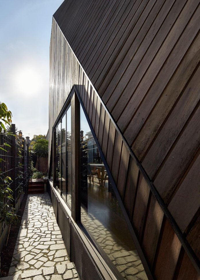 bower-contemporary-house-situated-carlton-north-melbourne-andrew-simpson-architects-04