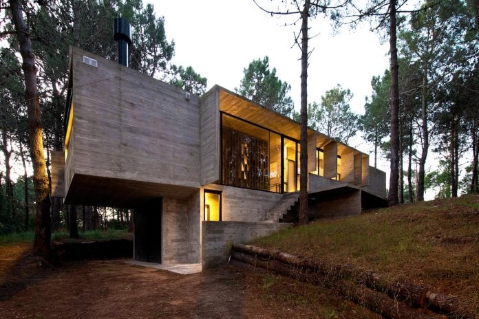 concrete-valeria-house-lush-vegetation-crossed-tall-dunes-designed-luciano-kruk-maria-victoria-besonias-01