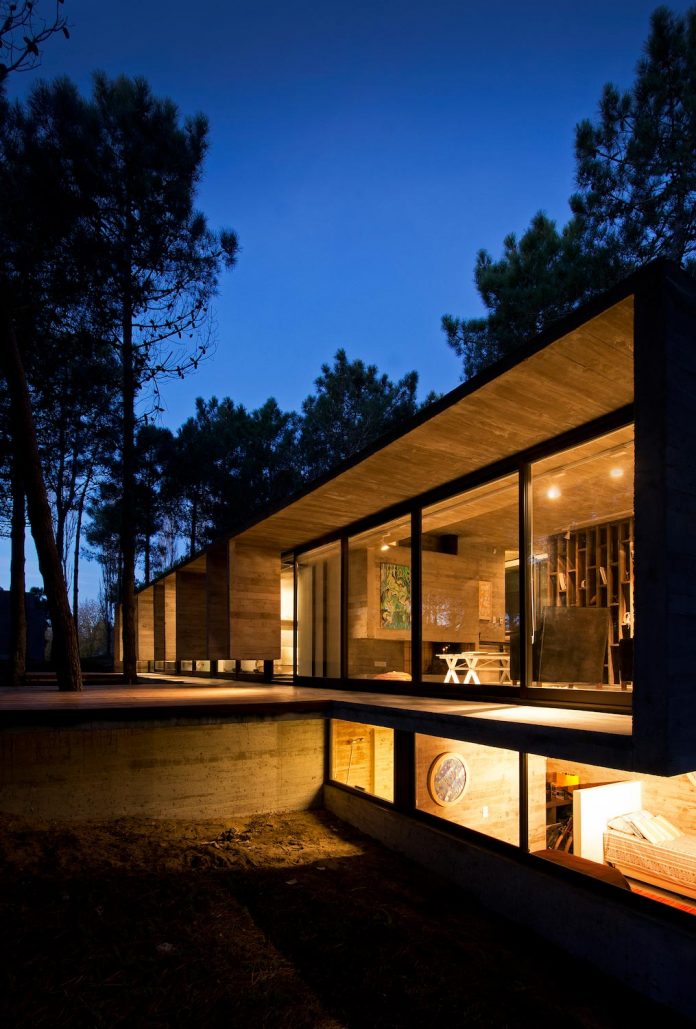 concrete-valeria-house-lush-vegetation-crossed-tall-dunes-designed-luciano-kruk-maria-victoria-besonias-04