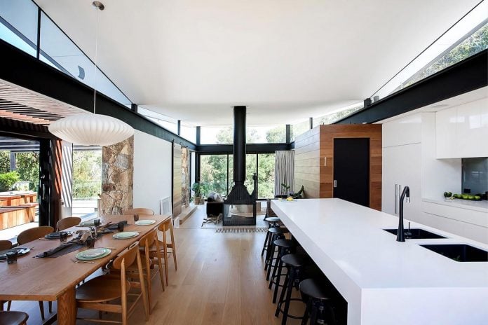 contemporary-bushland-warrandyte-house-perched-yarra-river-melbourne-alexandra-buchanan-architecture-15
