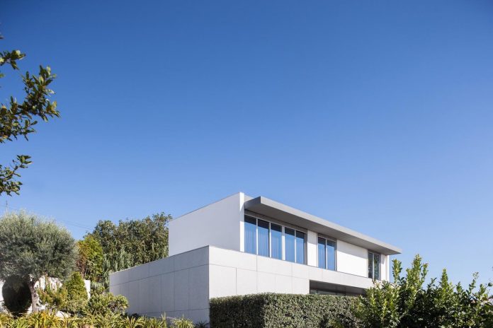 contemporary-two-story-house-s-felix-da-marinha-portugal-designed-nelson-resende-22