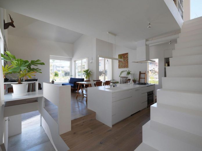corner-contemporary-house-kitashirakawa-ume-architects-06