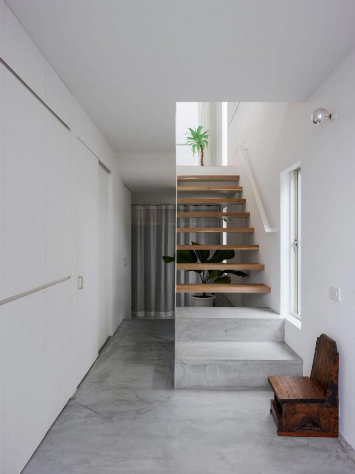 corner-contemporary-house-kitashirakawa-ume-architects-12