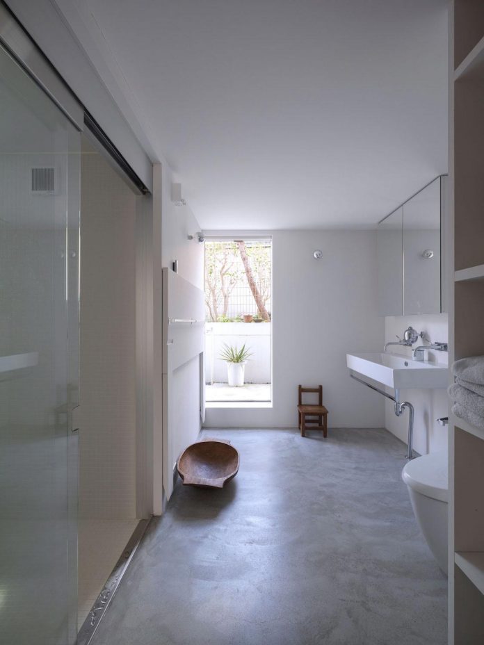 corner-contemporary-house-kitashirakawa-ume-architects-14