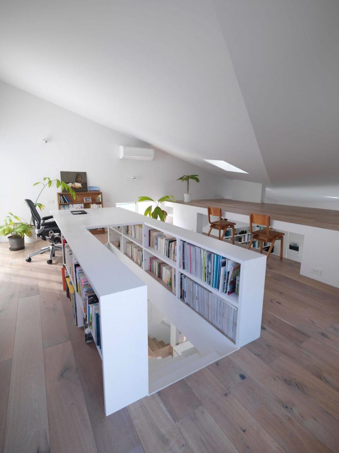 corner-contemporary-house-kitashirakawa-ume-architects-15