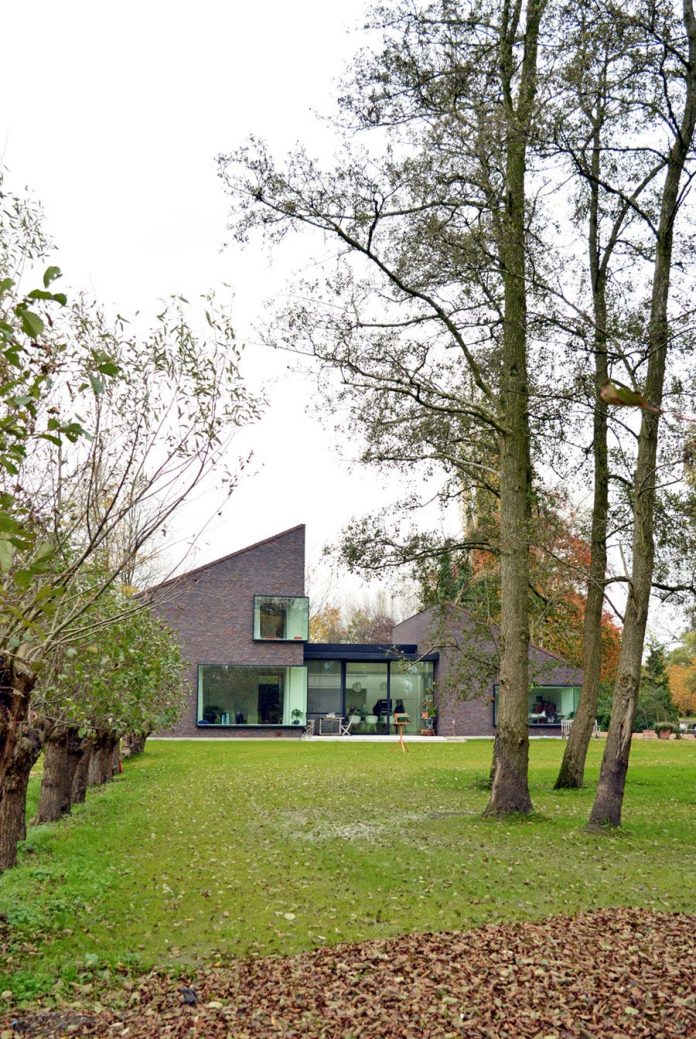 fc-kiekens-home-aalter-belgium-architektuurburo-dirk-hulpia-01
